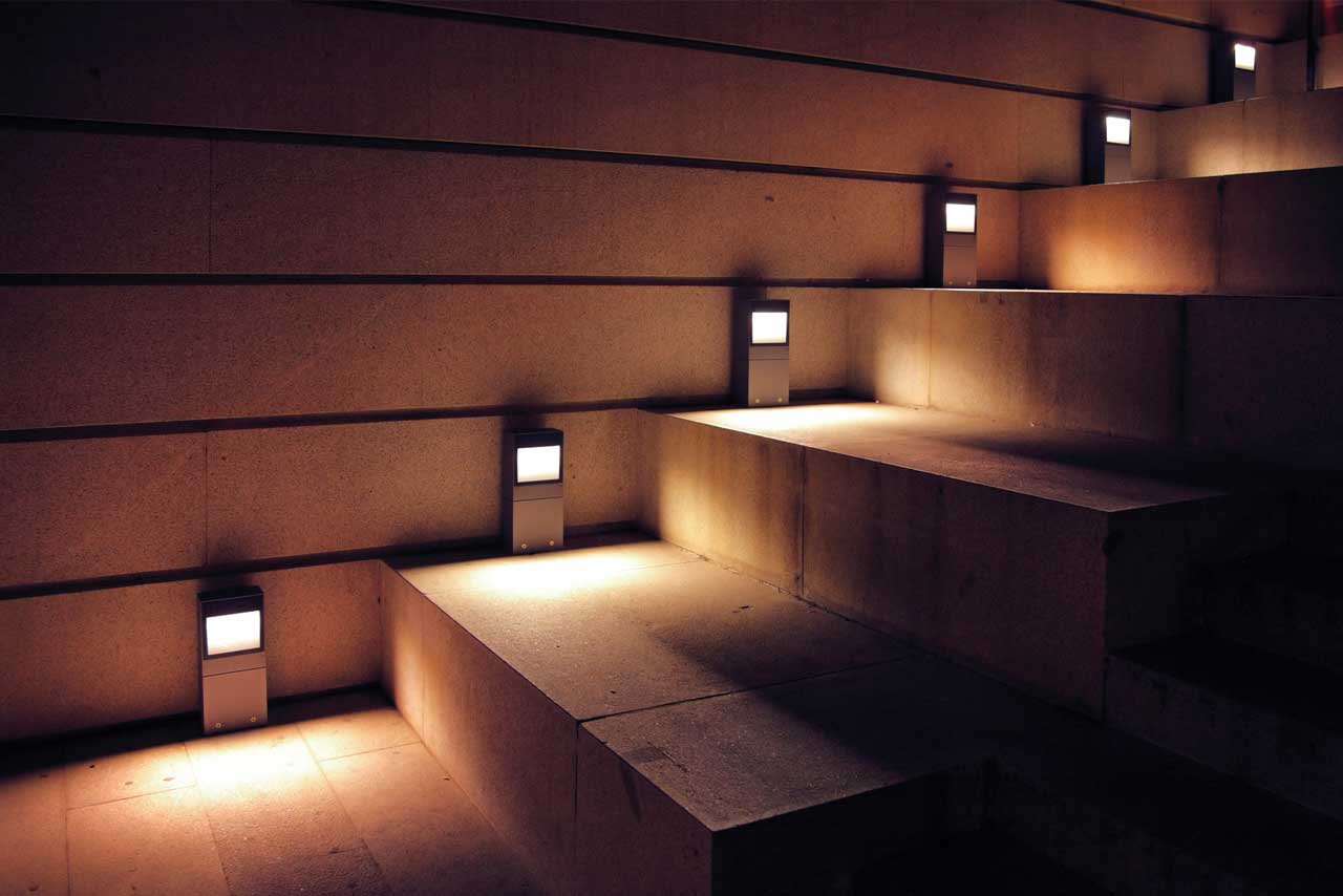 Outdoor Landscape Light Fixtures on steps Outdoor Landscape Light Fixtures on steps